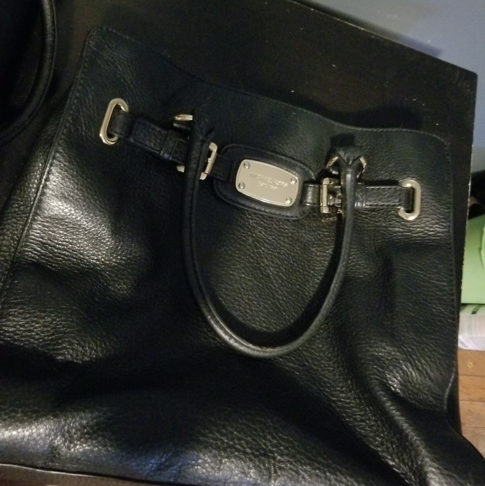 3 black leather handgagsin good condition.